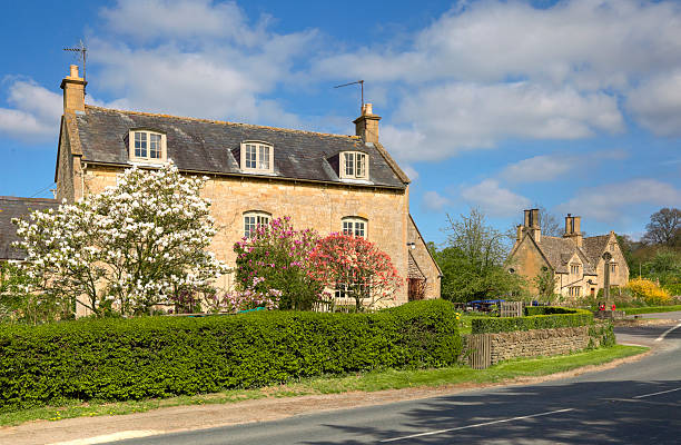 istock Cotswold farmhouse 186721187