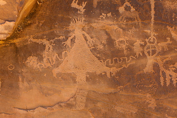 istock Ancient Petroglyphs from the desert Southwest USA 186721610