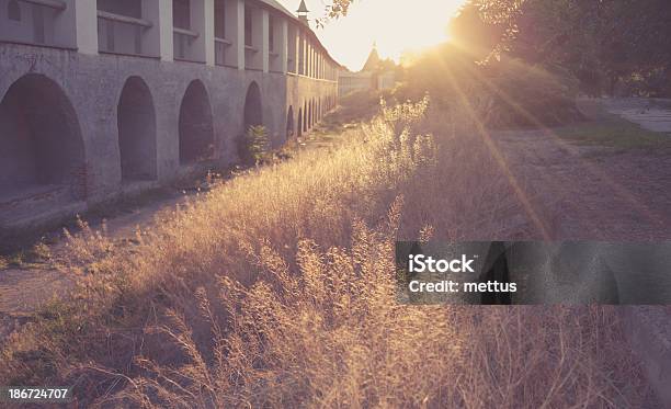 Foto de Pôr Do Sol Em De Setembro De e mais fotos de stock de Ajardinado - Ajardinado, Amarelo, Crepúsculo