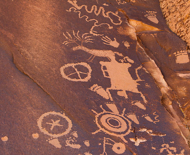 istock Ancient Petroglyphs from the desert Southwest USA 186725472