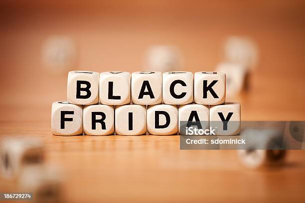 Photo libre de droit de Orthographe En Noir Vendredi Lettre Cubes banque d'images et plus d'images libres de droit de Black Friday - Black Friday, Bloc, Bois massif