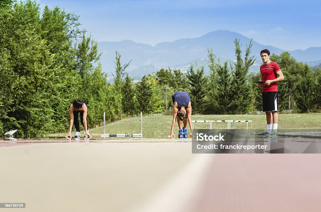 Läufer am Startblock vor dem Rennen - Lizenzfrei Laufbahn Stock-Foto