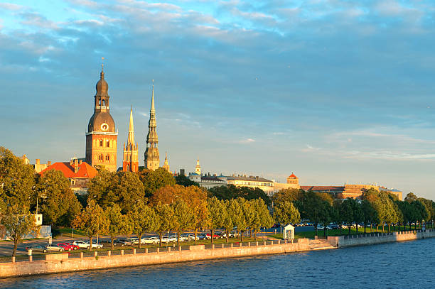 istock Old town Riga and the Daugava river 186737317
