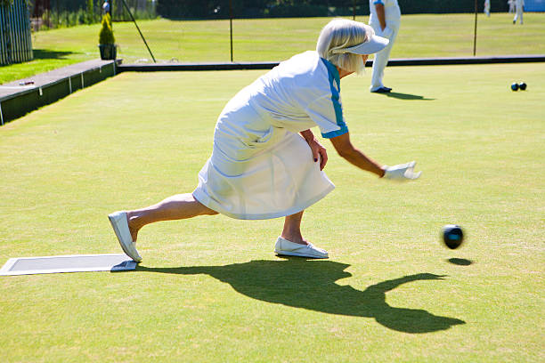 istock Senior lawn bowling on this sunny day 186743857