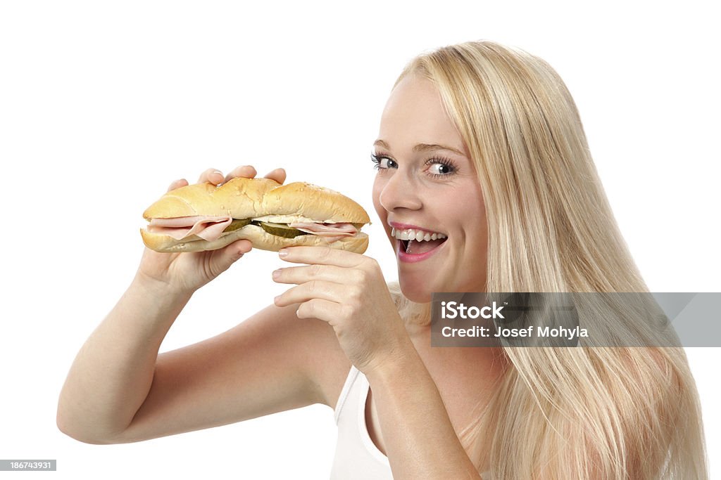 젊은 여자 식사 샌드위치 - 로열티 프리 18-19세 스톡 사진