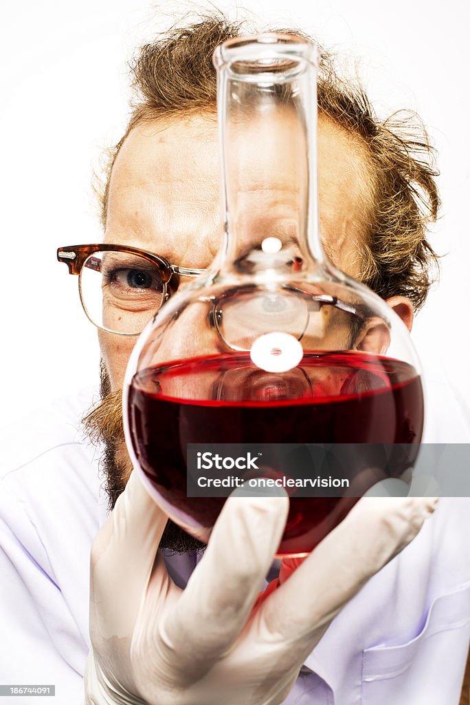 Cientista Louca com um líquido vermelho - Foto de stock de Adulto royalty-free