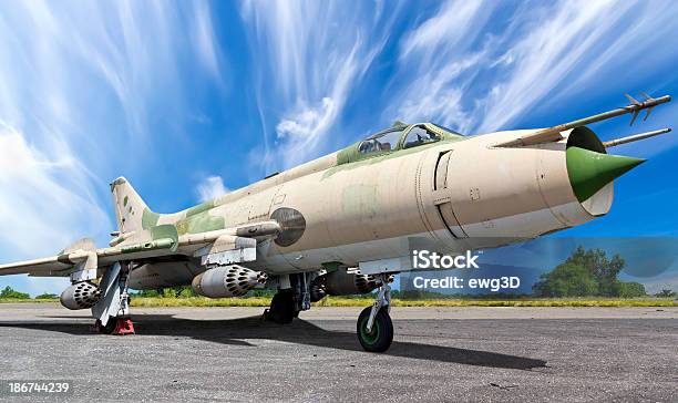 Wojskowy Jet Samolot Mig 21 - zdjęcia stockowe i więcej obrazów Kultura rosyjska - Kultura rosyjska, Rosja, Samolot myśliwski