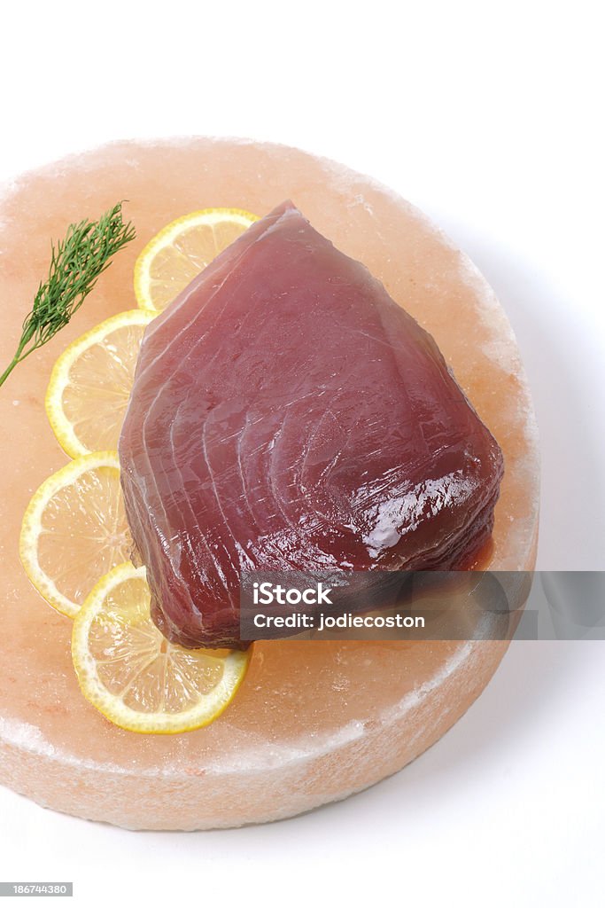 Bistecca di tonno crudo - Foto stock royalty-free di Cibo