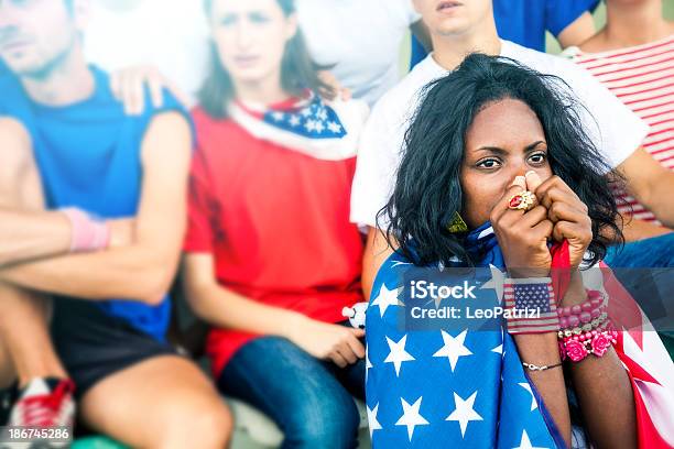 アメリカのファンは心配するスタジアム - 20-24歳のストックフォトや画像を多数ご用意 - 20-24歳, Tシャツ, アフリカ民族