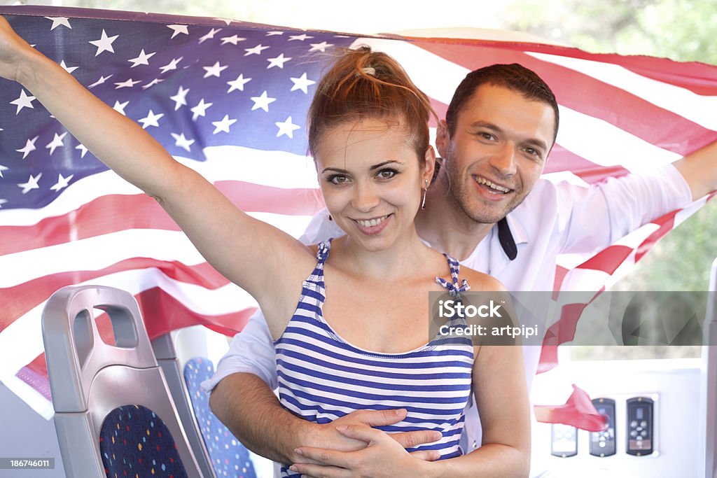 Młoda Para z flaga USA - Zbiór zdjęć royalty-free (20-24 lata)