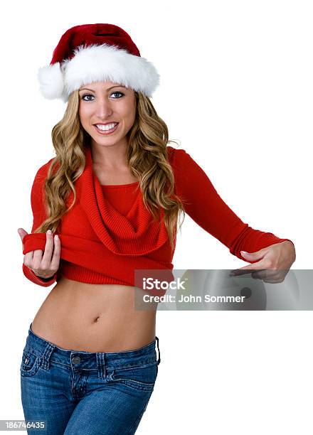 Donna Che Indossa Un Cappello Da Babbo Natale Mostrando Il Suo Stomaco - Fotografie stock e altre immagini di 20-24 anni