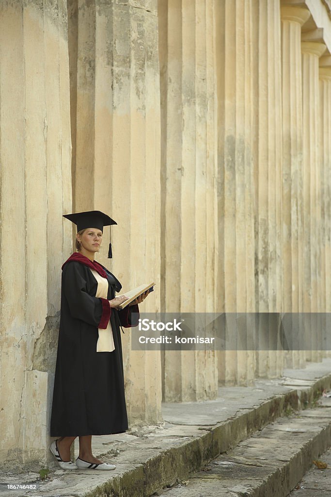 Diplômés avec un livre - Photo de 20-24 ans libre de droits