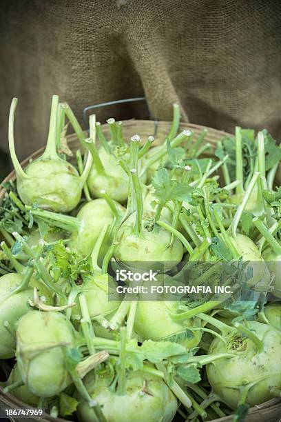 Mercato Di Prodotti Agricoli Produrre - Fotografie stock e altre immagini di Alimentazione sana - Alimentazione sana, Bancarella, Bancarella di verdura