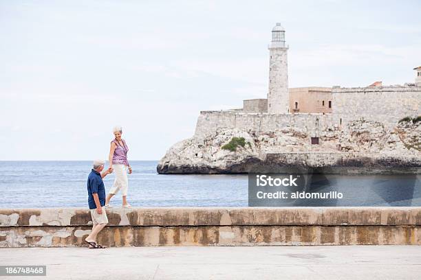 Altes Paar Besuch Der Havana Stockfoto und mehr Bilder von Kuba - Kuba, Aktiver Lebensstil, Aktiver Senior
