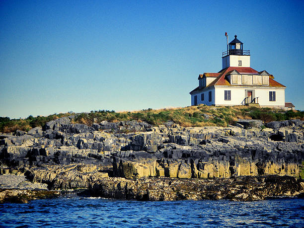 phare de bar harbor - travel maine coast region lighthouse lighting equipment photos et images de collection