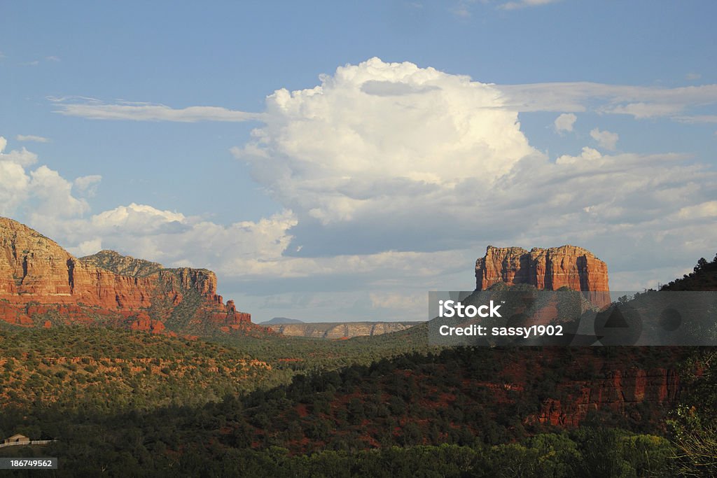 Arizona Red Rock Courthouse Butte - Zbiór zdjęć royalty-free (Bez ludzi)