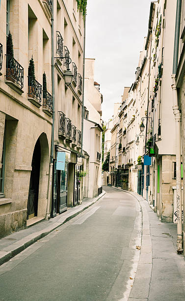 istock Old street in Paris 5th arrondissement 186749654