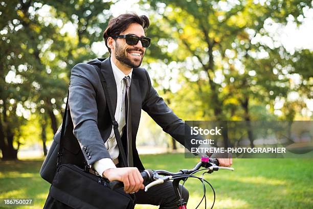 Foto de Verde De Paz e mais fotos de stock de Bicicleta - Bicicleta, Camisa, Camisas