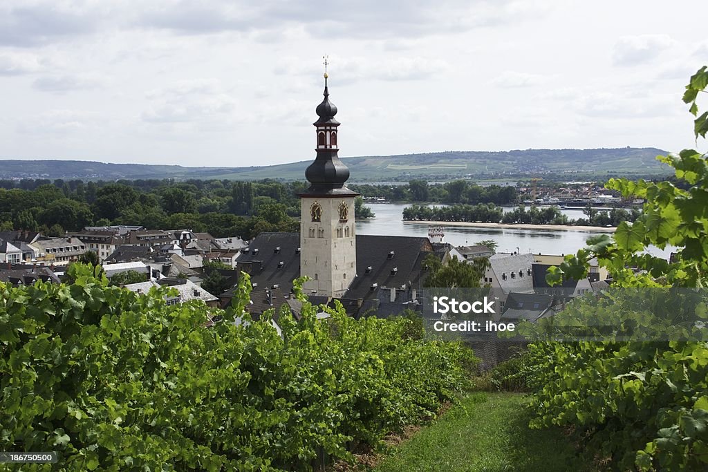 Kirche im Rheintal - Lizenzfrei Anhöhe Stock-Foto