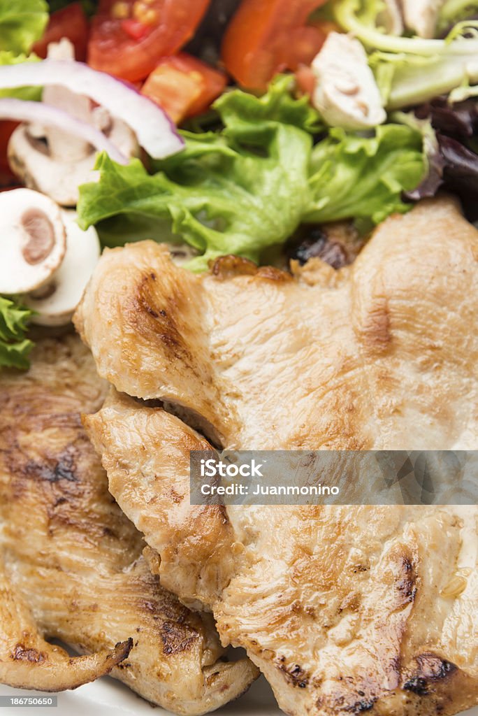 Gegrillte Hühnerbrust und Salat - Lizenzfrei Ansicht aus erhöhter Perspektive Stock-Foto