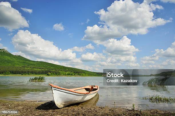 Boot In Einem See Stockfoto und mehr Bilder von Balkan - Balkan, Baum, Bulgarien