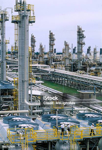 Indústria Petrolífera - Fotografias de stock e mais imagens de Abastecer - Abastecer, Combustíveis e Geração de Energia, Combustível Fóssil