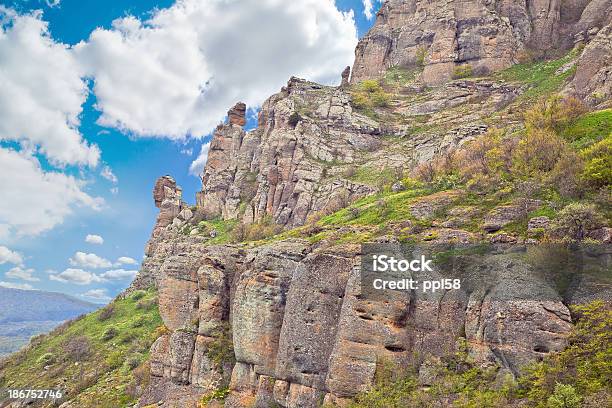 Valley Of Ghosts Demerdzhi Foto de stock y más banco de imágenes de Acantilado - Acantilado, Aire libre, Bloque - Forma