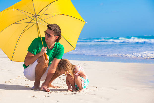 istock Young father and his adorable little daughter 186753939