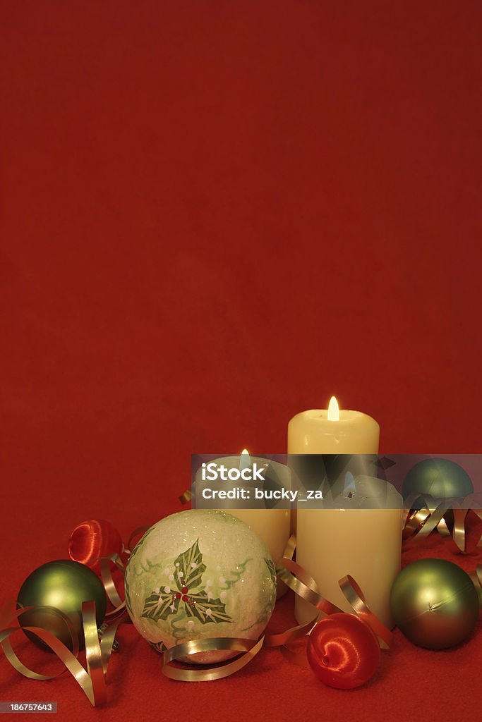 クリスマス decoratioon シーン、垂直、レッドのコピースペースを備えております。 - お祝いのロイヤリティフリーストックフォト