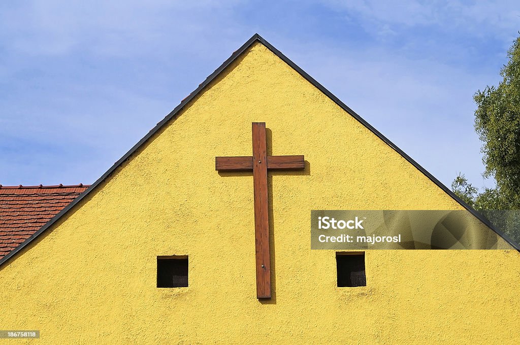 Église mur - Photo de Arbre libre de droits