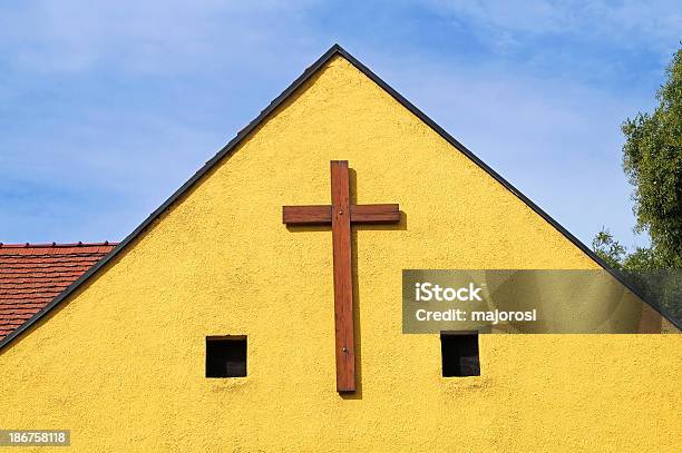 Foto de Igreja De Parede e mais fotos de stock de Amarelo - Amarelo, Arquitetura, Azul