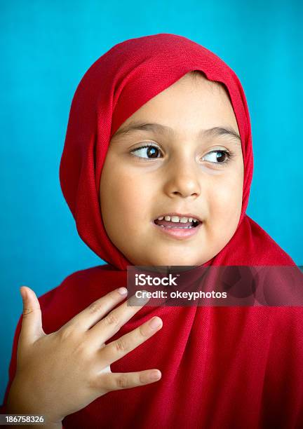 Jovem Menina Muçulmana - Fotografias de stock e mais imagens de Asiático e indiano - Asiático e indiano, Beleza, Cabeça Humana