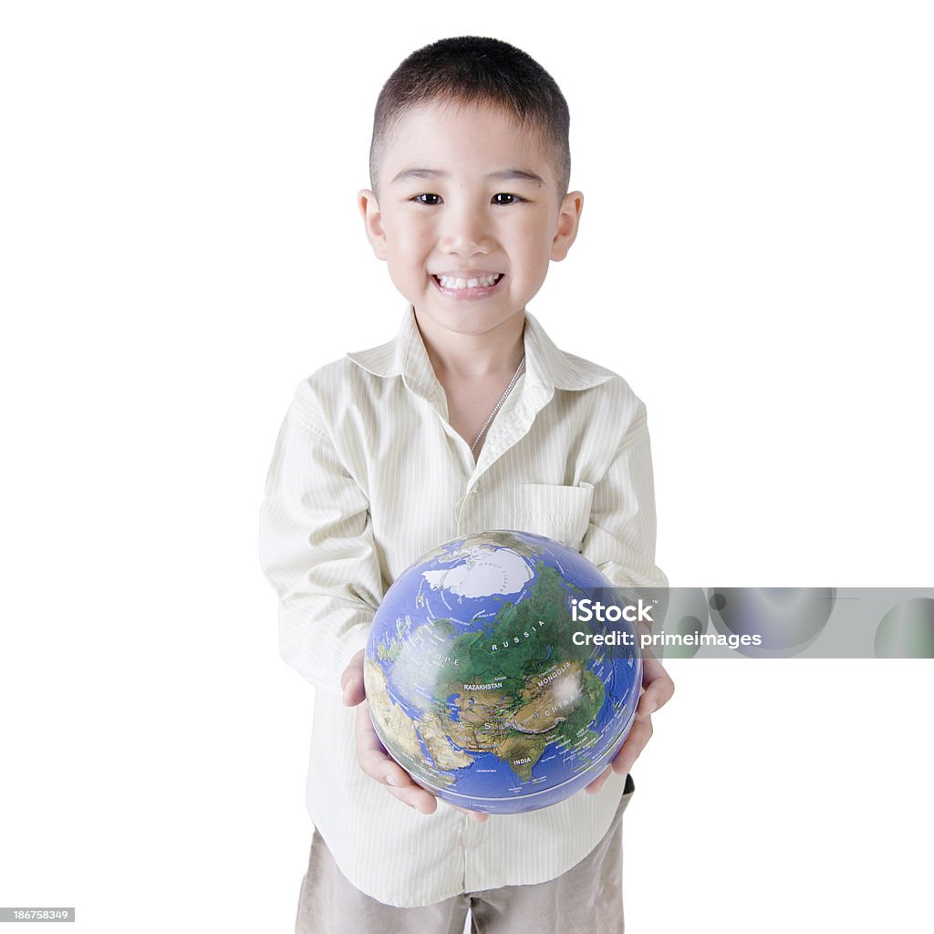 Criança segurando a terra em um fundo branco - Foto de stock de Globo terrestre royalty-free