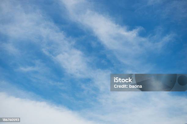 Nuvens - Fotografias de stock e mais imagens de Ao Ar Livre - Ao Ar Livre, Azul, Beleza