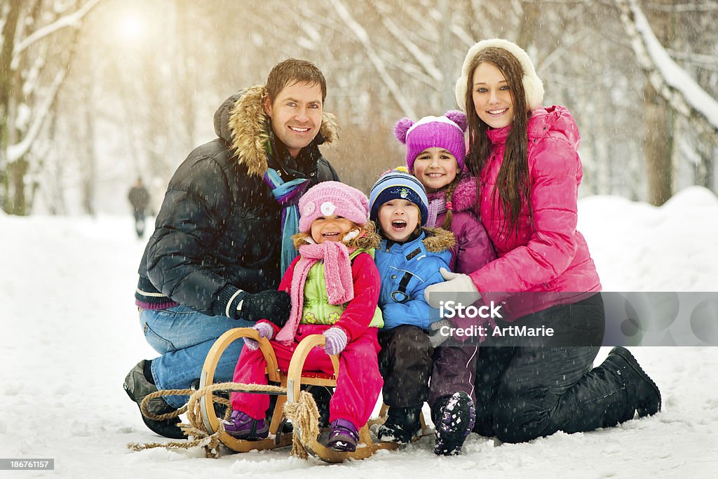 Familie in winter park - Lizenzfrei Aufregung Stock-Foto