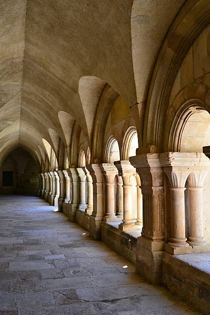 istock Fontaney Abbey (Burgundy, France), Cloisters 186762598