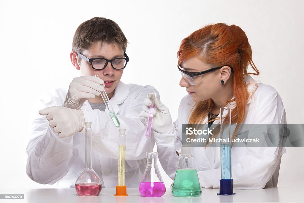 Химическая лаборатория - Стоковые фото 20-24 года роялти-фри