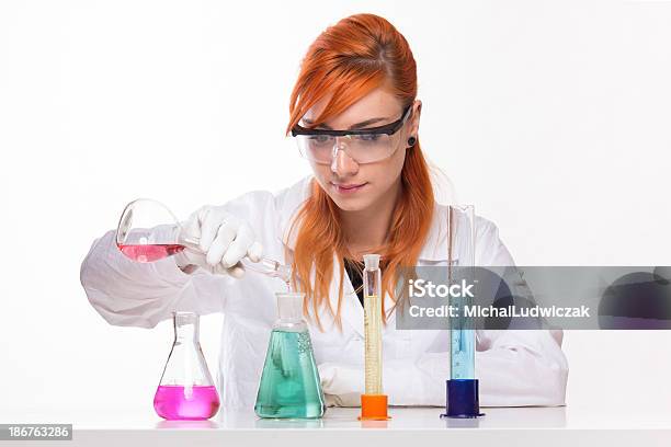 化学実験 - 20-24歳のストックフォトや画像を多数ご用意 - 20-24歳, STEM教育, カラフル
