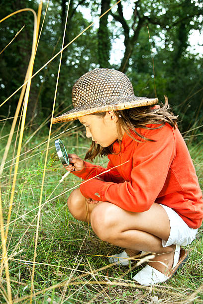 istock Explorer girl with loupe and pith helmet 186763326