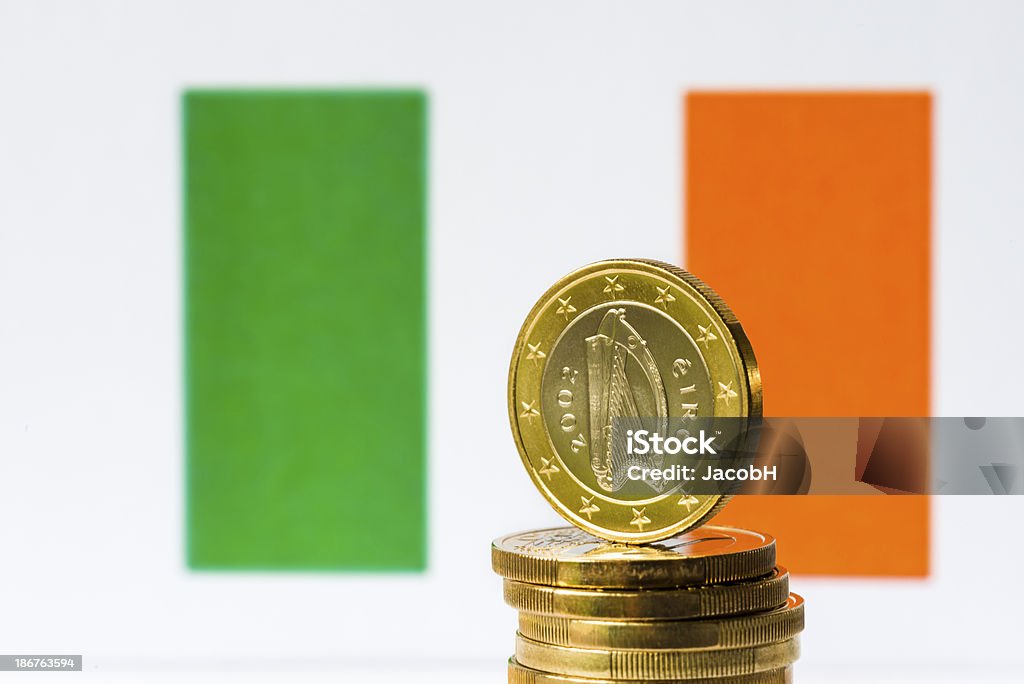 Bandiera della Repubblica d'Irlanda e Euro - Foto stock royalty-free di Bandiera della Repubblica d'Irlanda