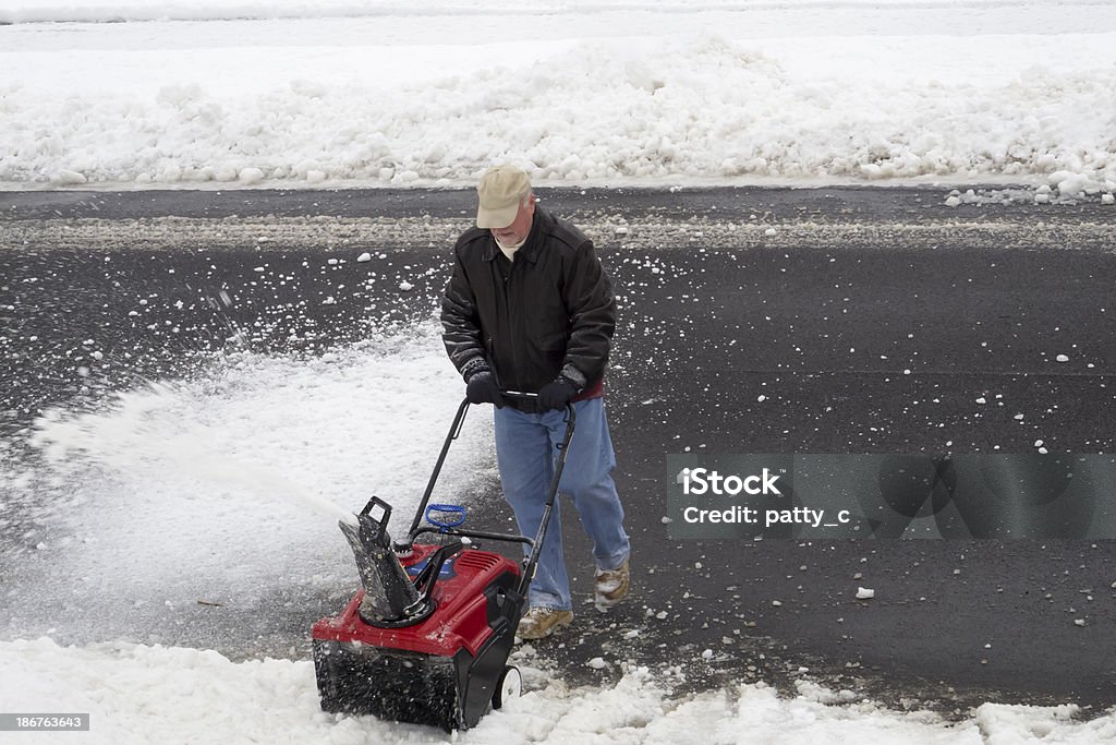 Snowblowing - Lizenzfrei Aktiver Senior Stock-Foto