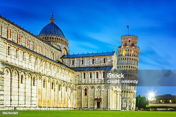 ドゥオモ大聖堂とピサの斜塔トスカーナイタリア - イタリア文化のストックフォトや画像を多数ご用意 - イタリア文化, イルミネーション, カラー画像
