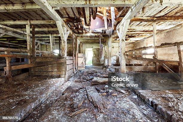 Opuszczony Farm - zdjęcia stockowe i więcej obrazów Stodoła - Stodoła, W domu, Nieobecność