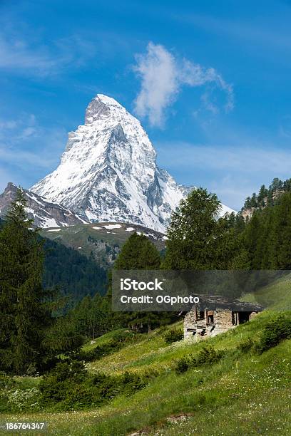 Stone Shed E Il Monte Cervino Xxxl Svizzera - Fotografie stock e altre immagini di Agricoltura - Agricoltura, Alpi, Alpi Pennine