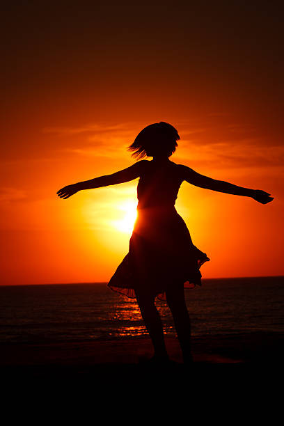 istock Silhouette of dancing woman 186764600