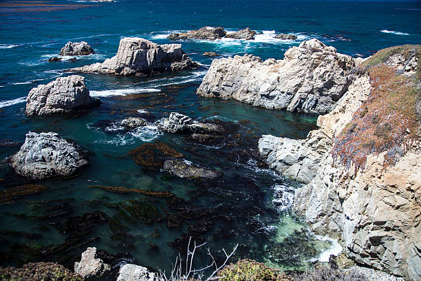 istock Cliff overlooking Big Sur, California 186765347