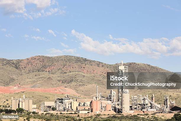 Edifici Industriali Fabbrica Di Produzione - Fotografie stock e altre immagini di Affari - Affari, Ambientazione esterna, Attrezzatura