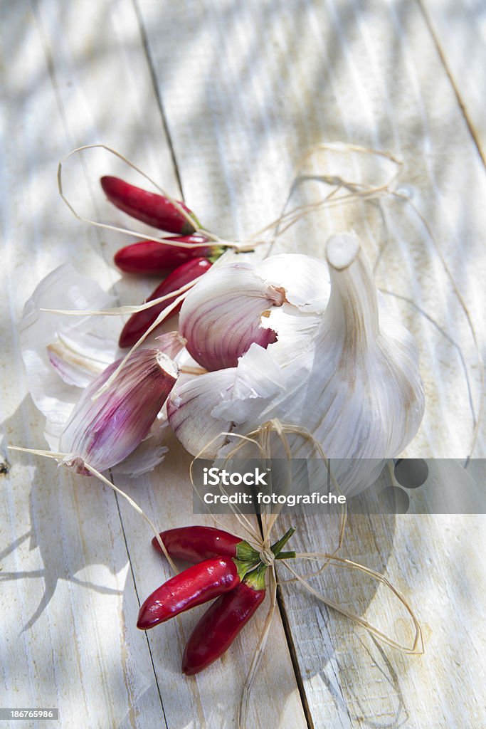 Ail et piment - Photo de Ail - Légume à bulbe libre de droits