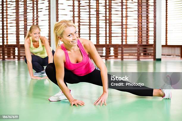 Training Für Frauen Stockfoto und mehr Bilder von Aerobic - Aerobic, Aerobiclehrer, Aktiver Lebensstil