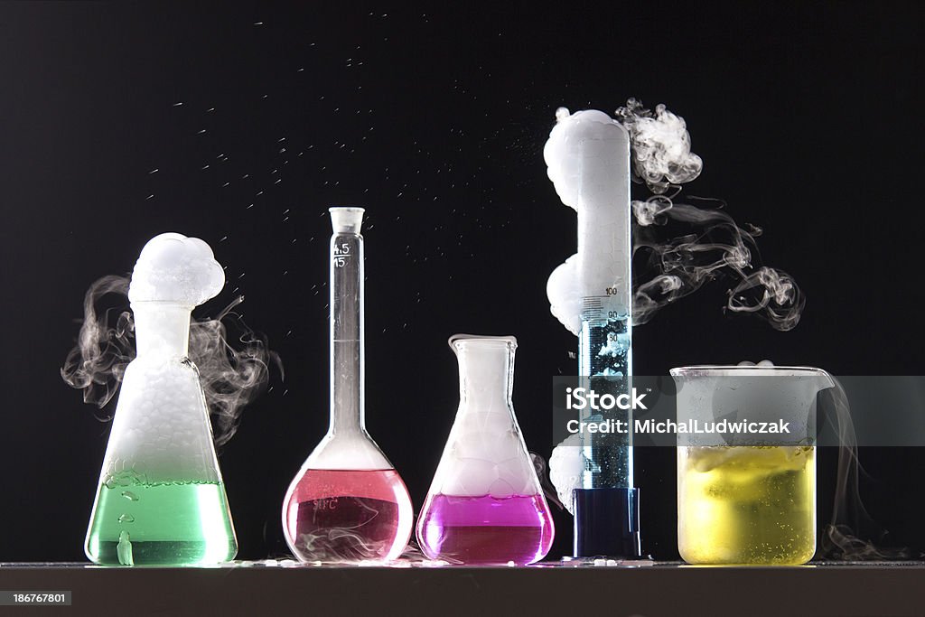 Reakcja chemiczna - Zbiór zdjęć royalty-free (Reakcja chemiczna)